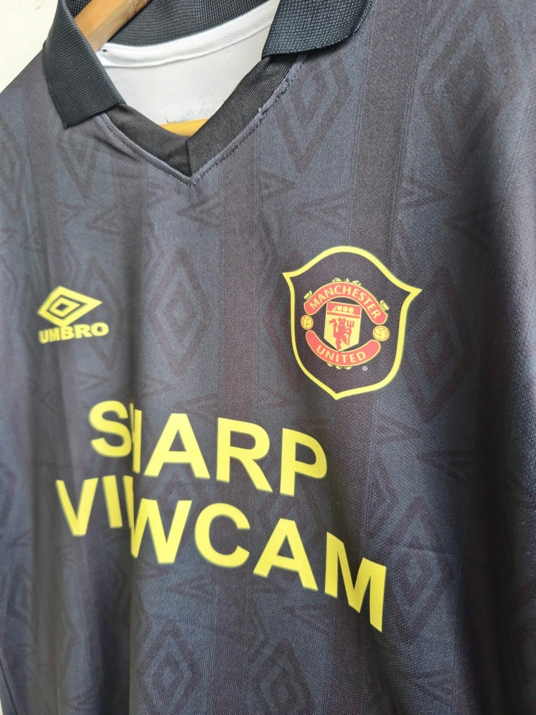 From Class of ’92 to Club Legend – Manchester United 1993/95 Beckham Retro Jersey