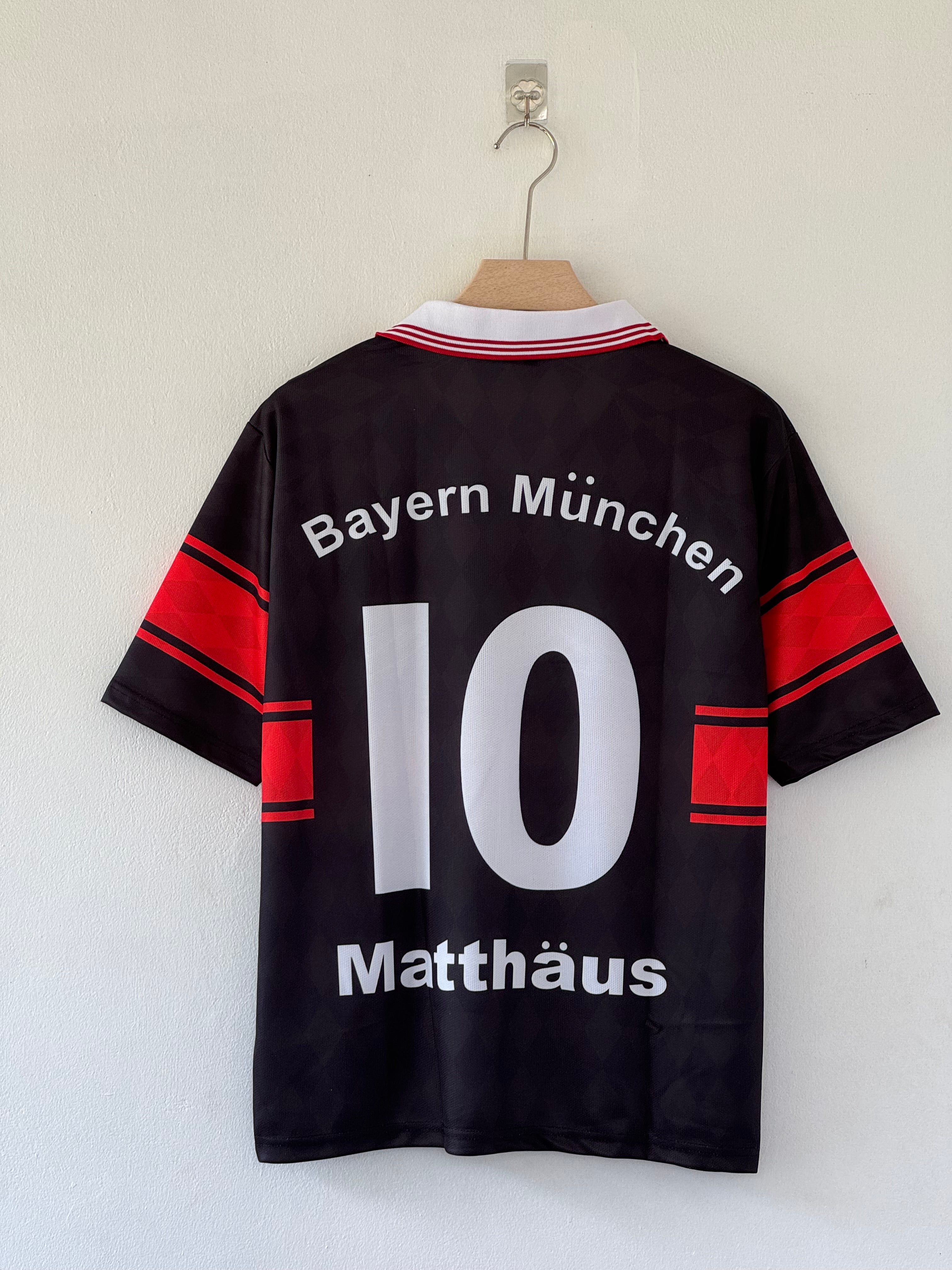 A 90s Classic Reimagined – Bayern Munich 1997/99 Away Kit (Five Sleeve Retro)