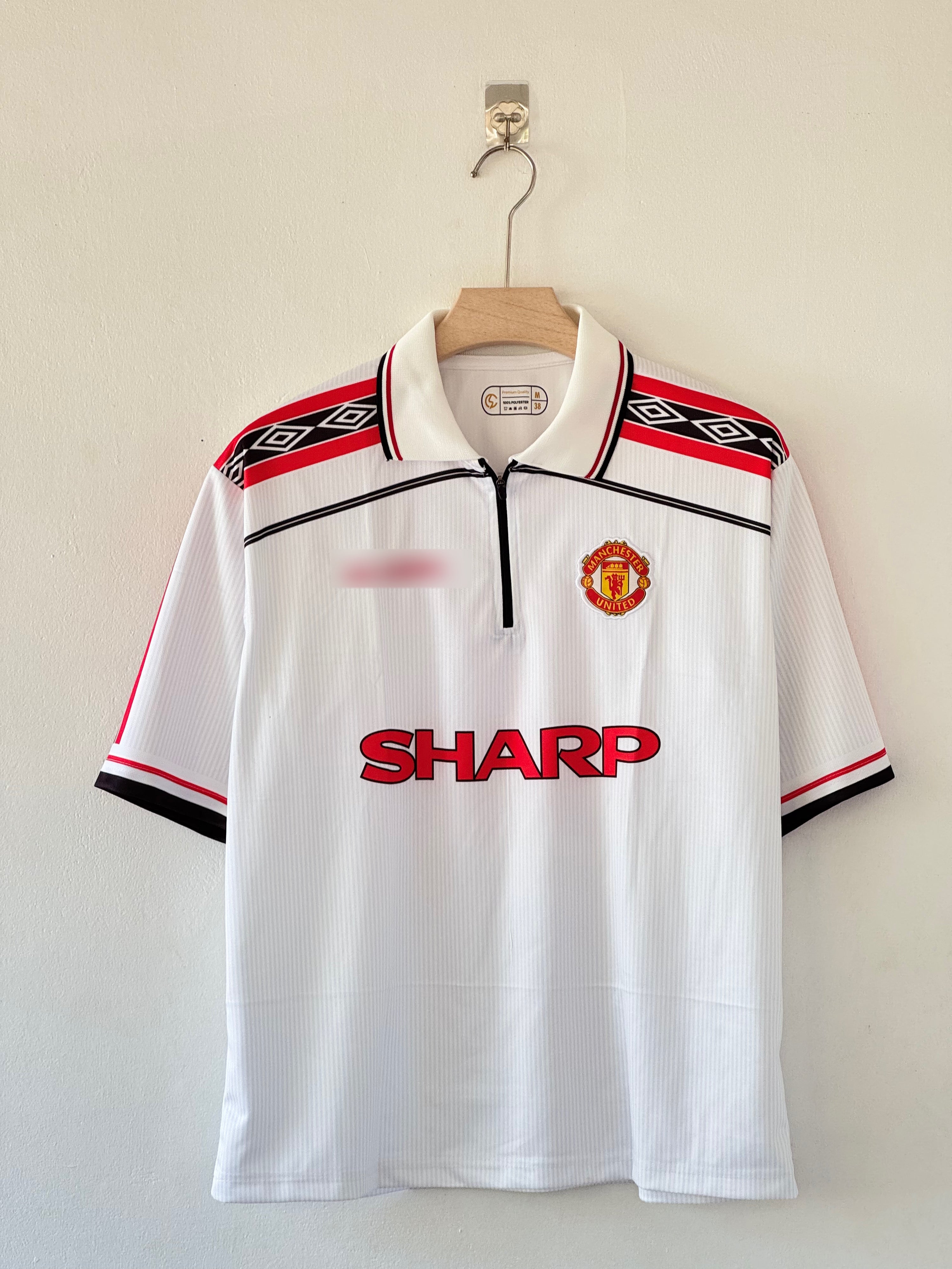 Treble Legacy — Manchester United 1998/99 Away Jersey
(Retro Five-Sleeve Edition)
