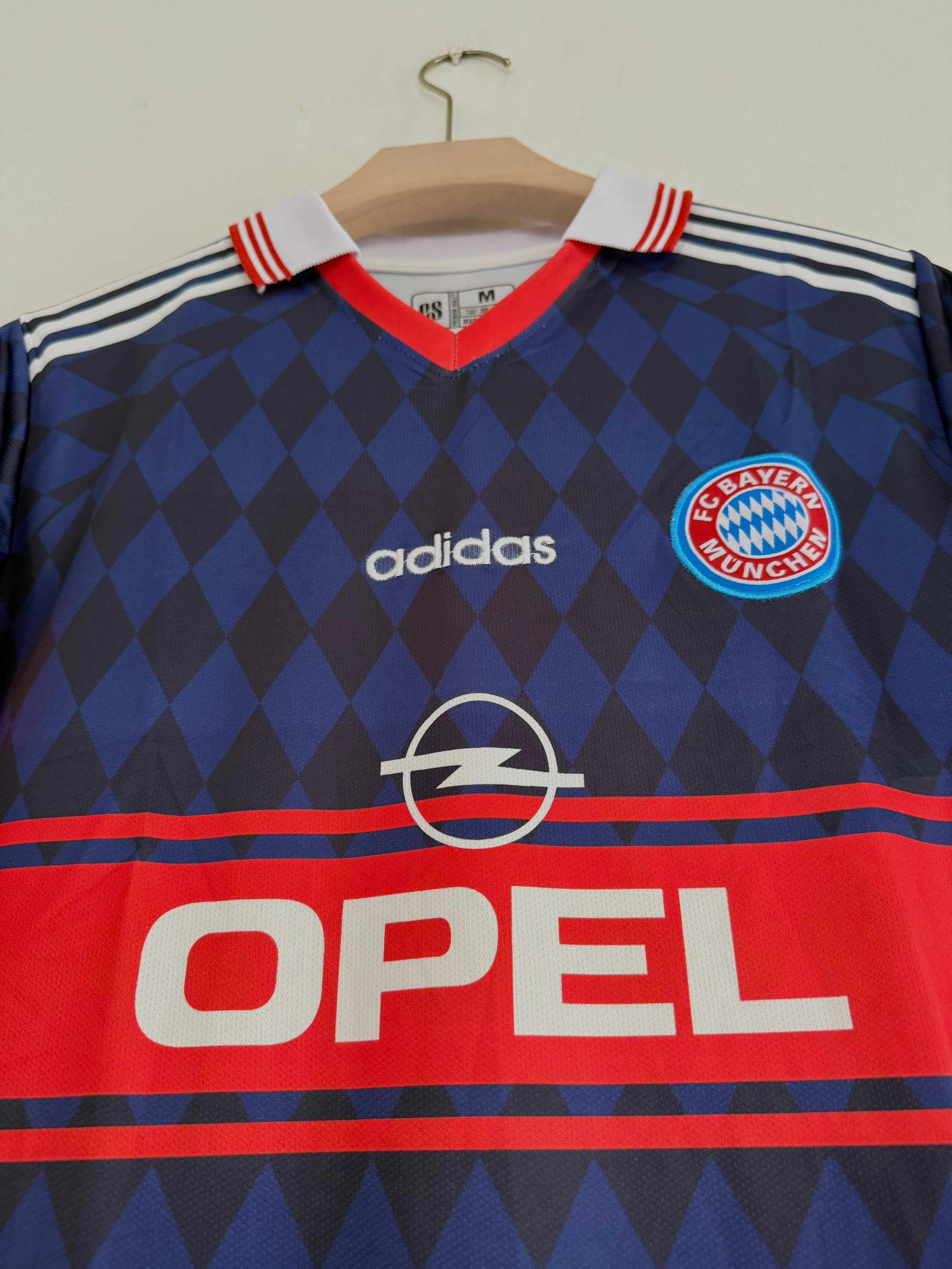 Tradition Meets Dominance – FC Bayern Munich 1997/99 Home Kit
