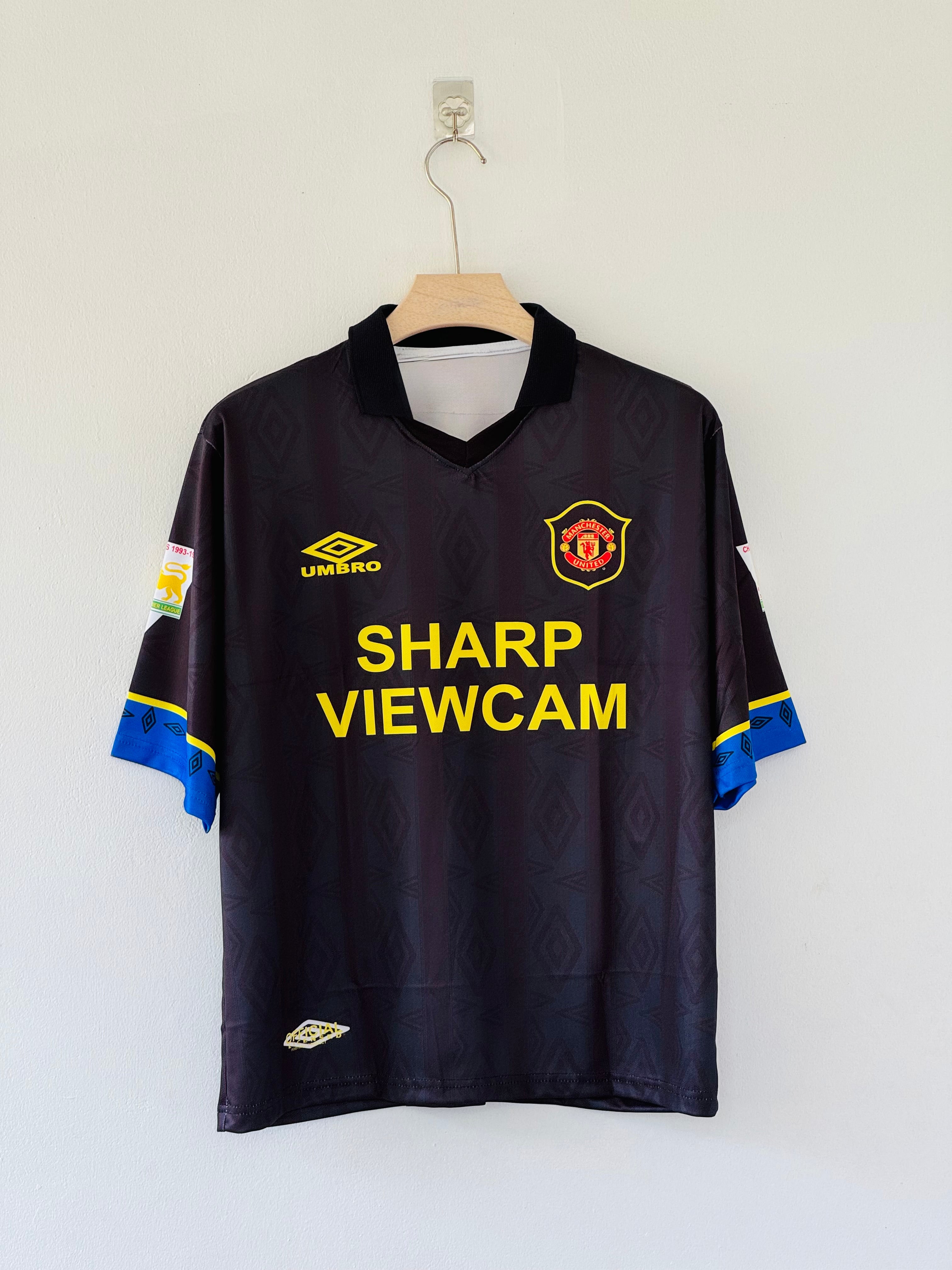 From Class of ’92 to Club Legend – Manchester United 1993/95 Beckham Retro Jersey