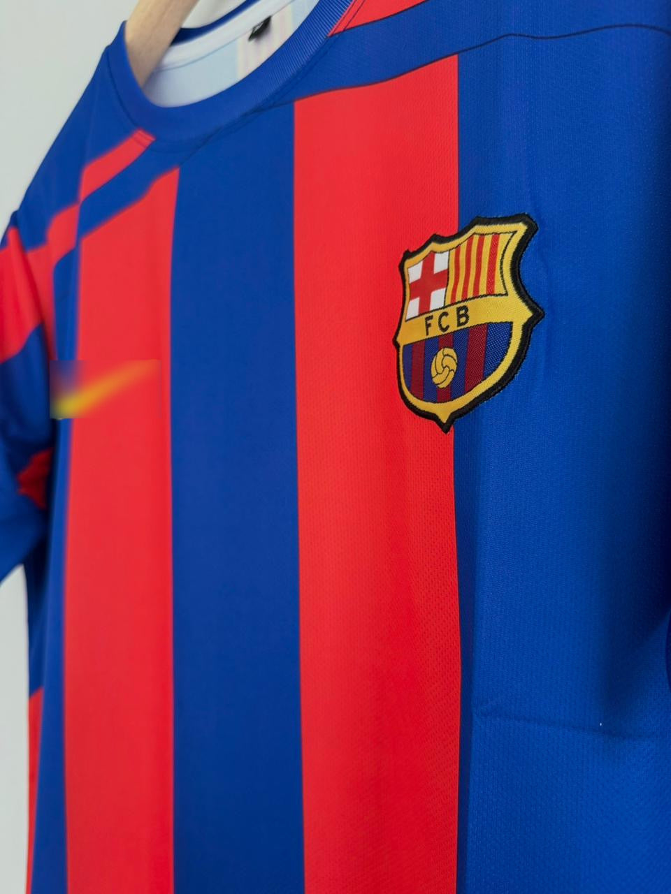 Glory in Motion — FC Barcelona 2005/06 Home Jersey retro