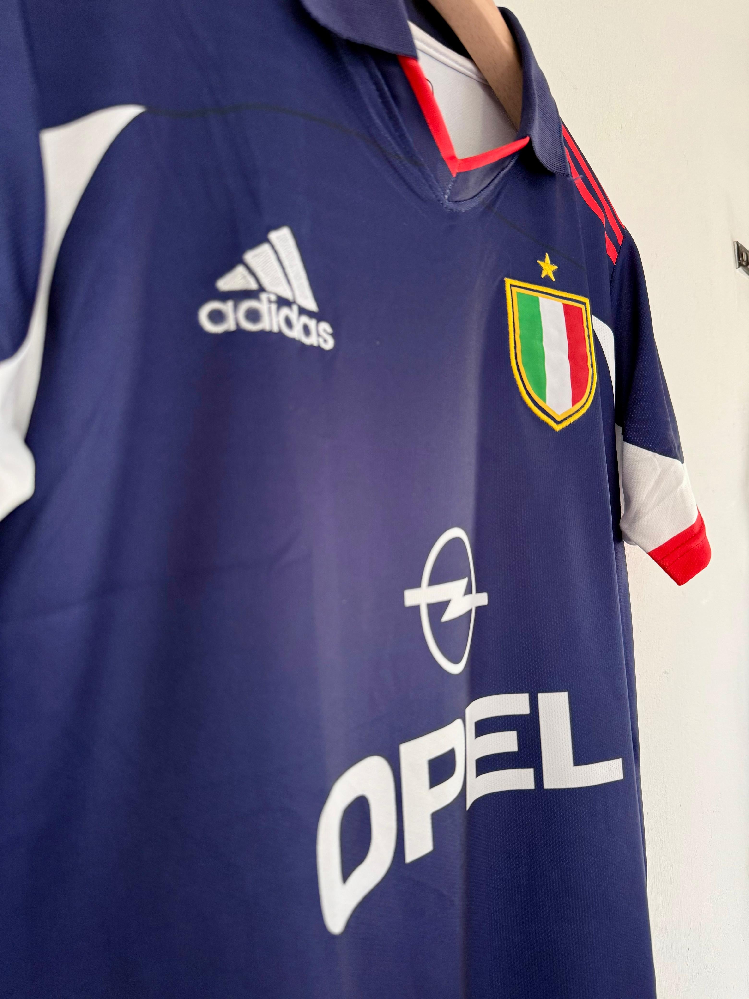 Elegance in Motion – AC Milan 1999/2000 Third Kit