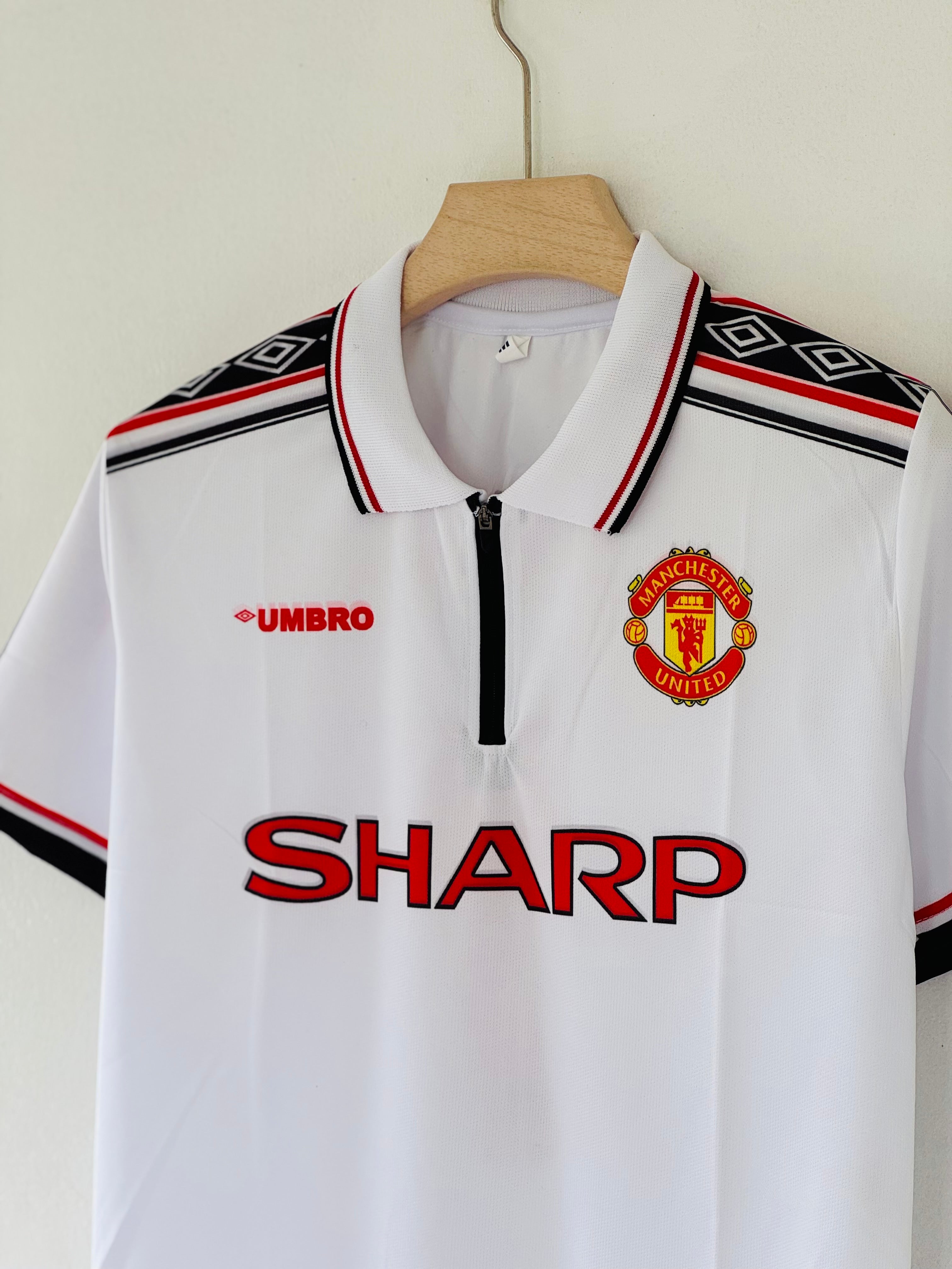 Treble Icons — Manchester United 1998–99 Away Jersey (Beckham #7 Edition polo)