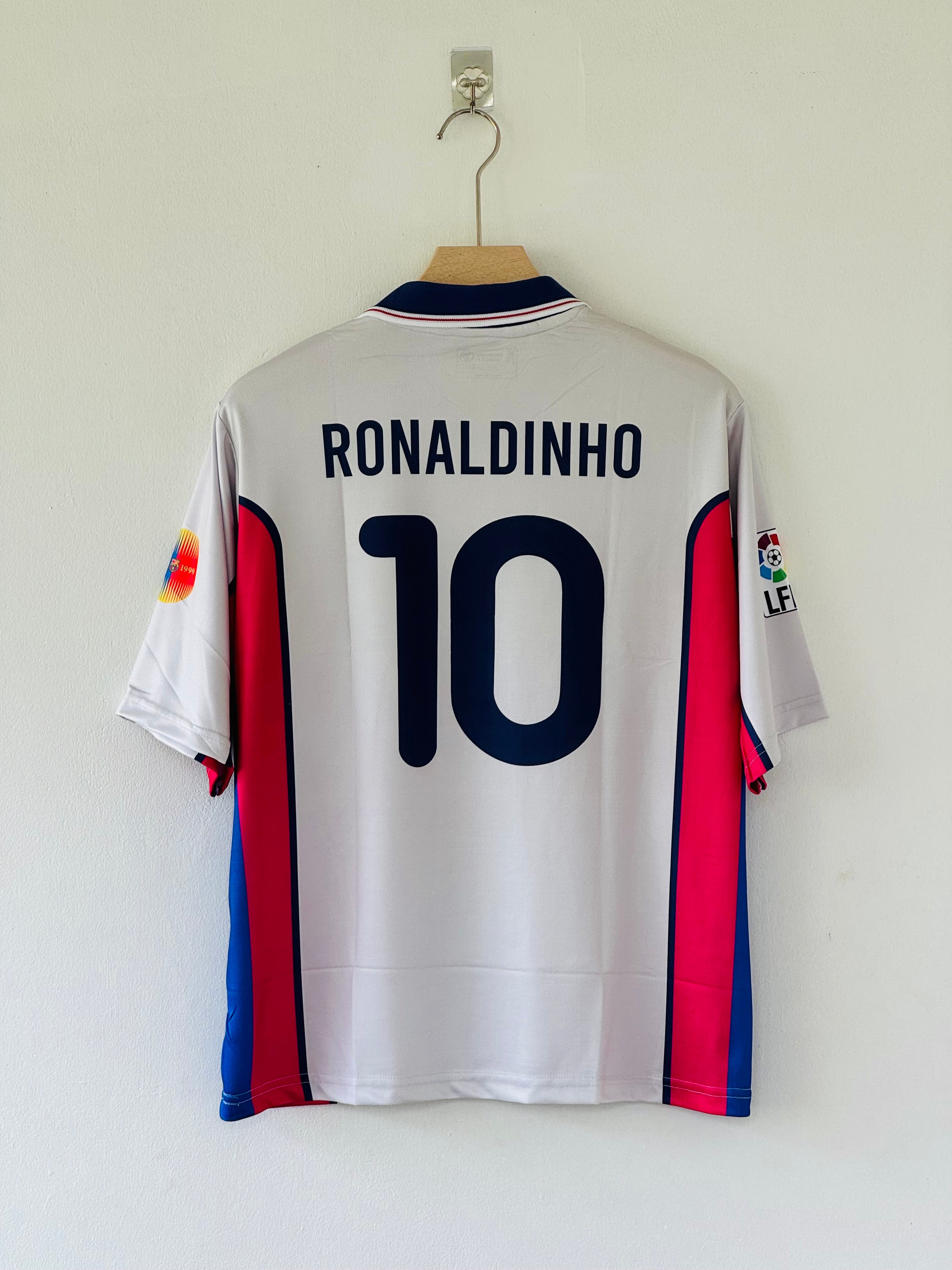Retro Rarity Meets Brazilian Flair – Barcelona 1999–00 Away Kit (Ronaldinho Five-Sleeve Edition)