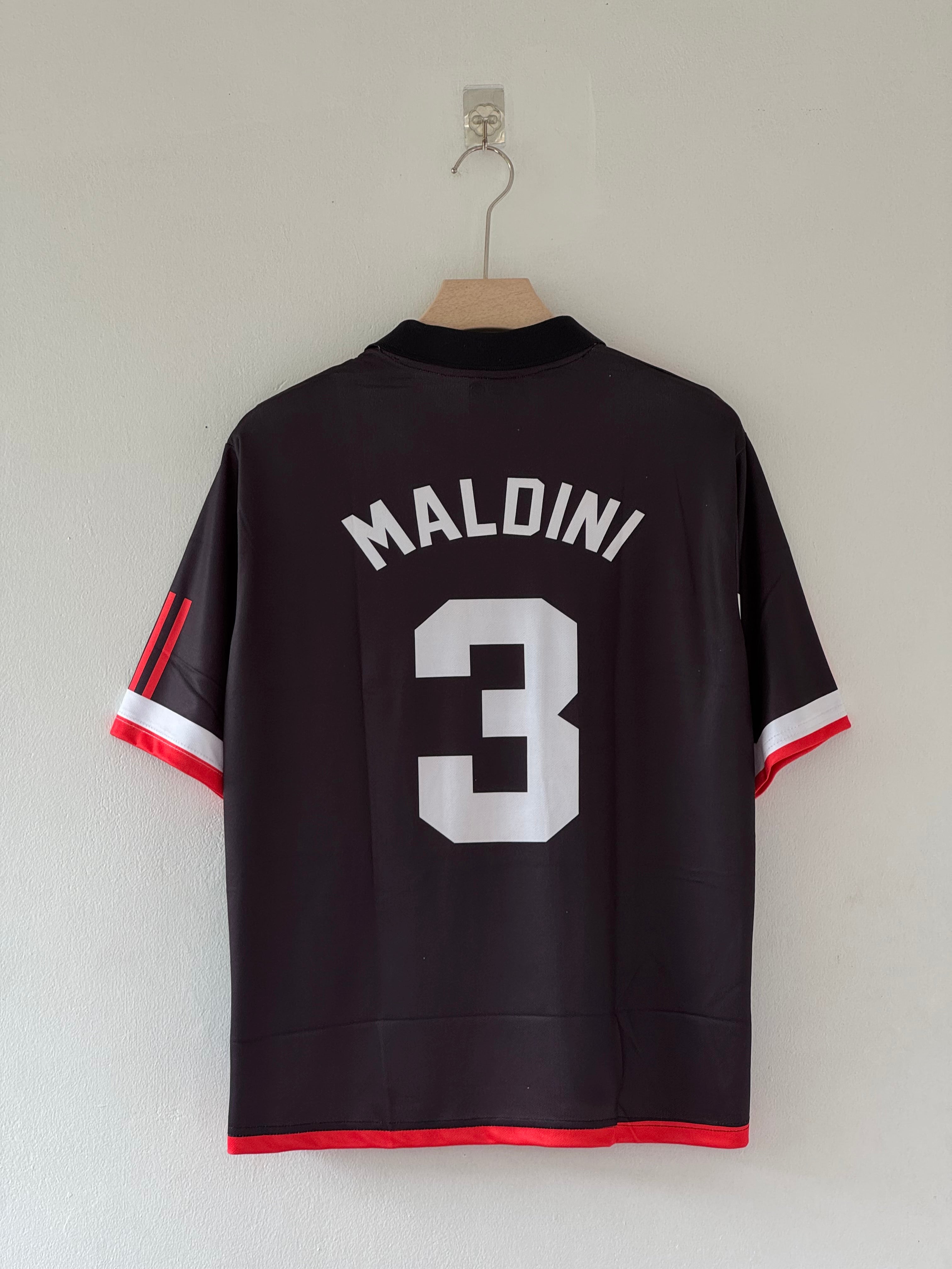 Retro Power. Rossoneri Pride. – AC Milan 1999/2000 Five-Sleeve Edition