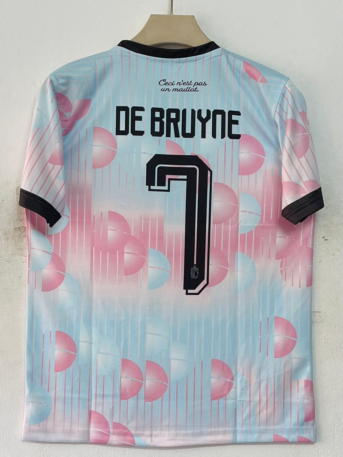 Red Devils Elegance — Belgium 2026 World Cup Away Jersey