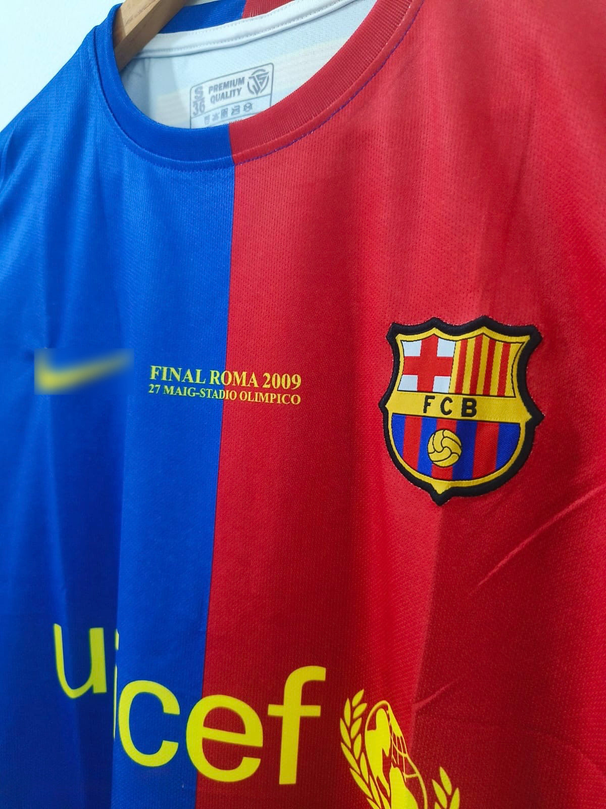 2009 Barcelona Home Jersey - Messi Edition embroidery