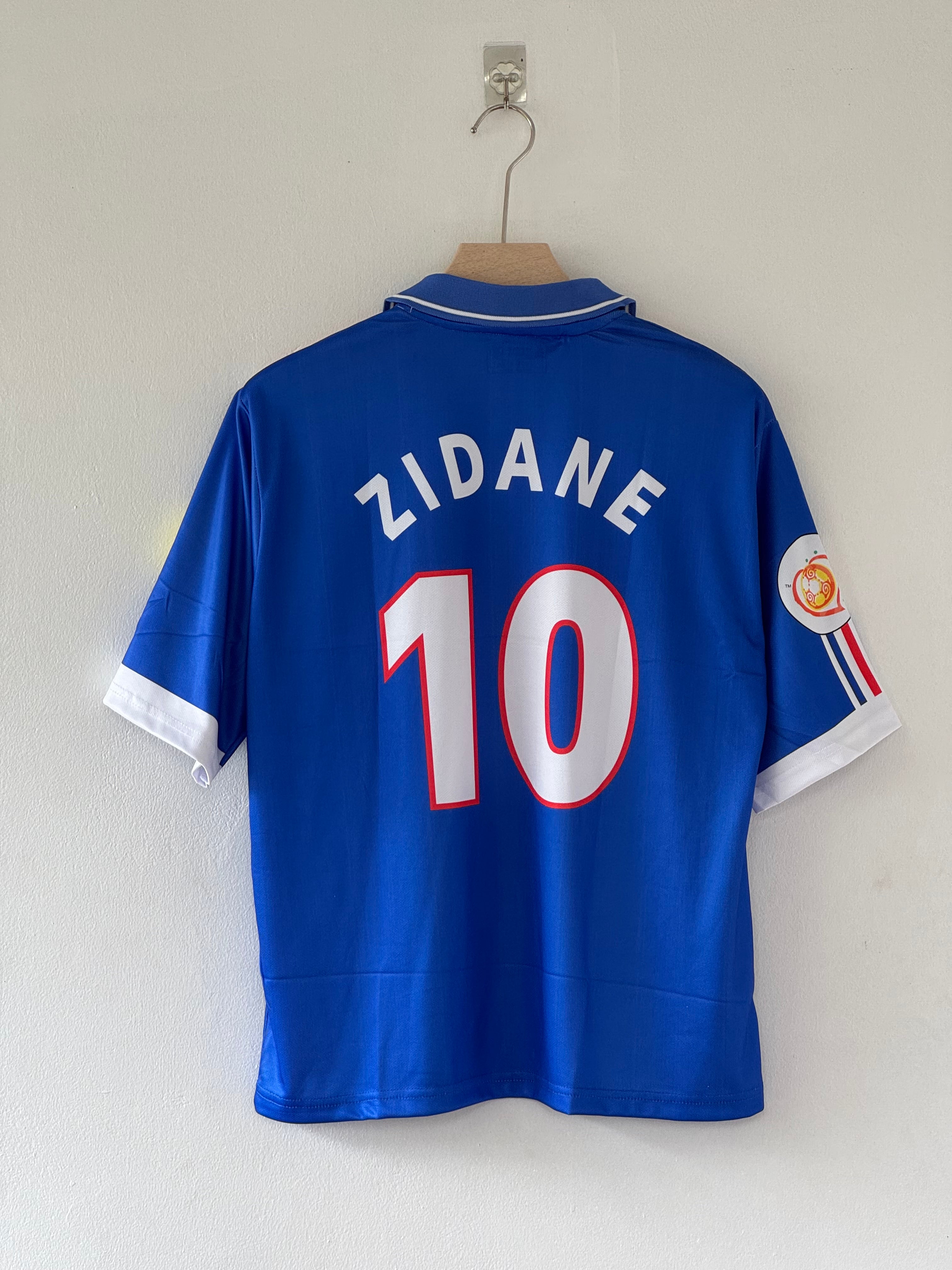 Gallic Elegance Reimagined – France 2000/01 Zidane Five Sleeve Jersey