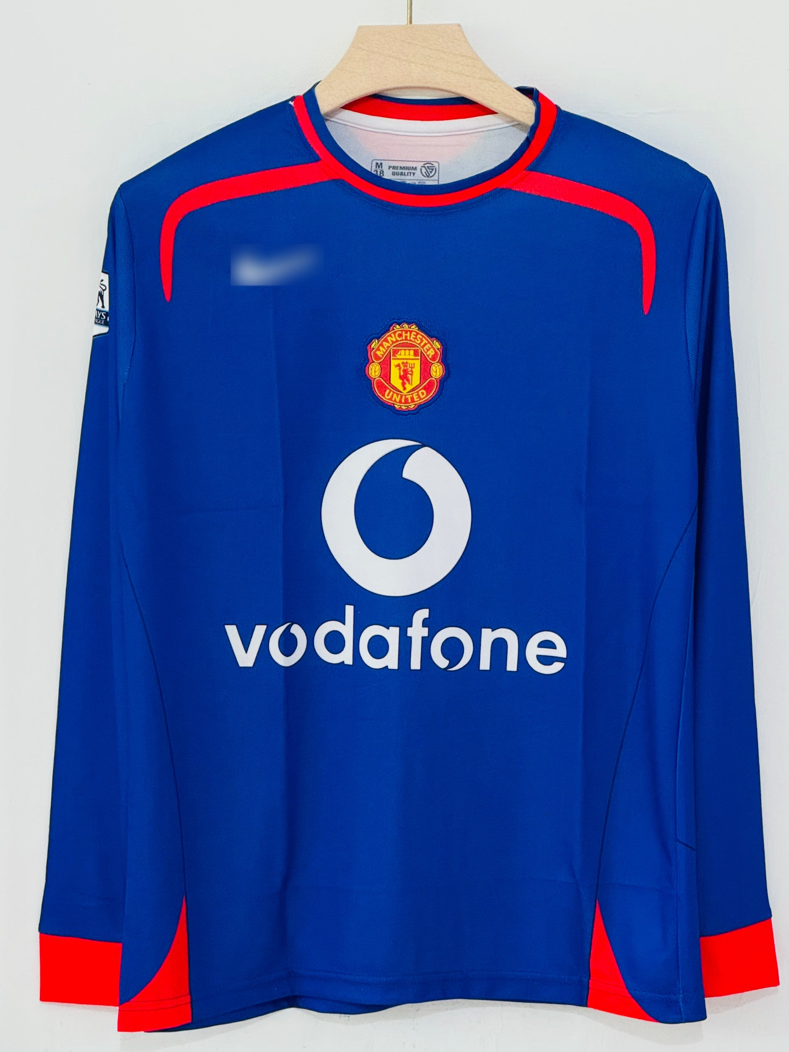 Witness the Rise of a Legend with the 2005-06 Manchester United Away Jersey – Ronaldo Full Sleeve Edition