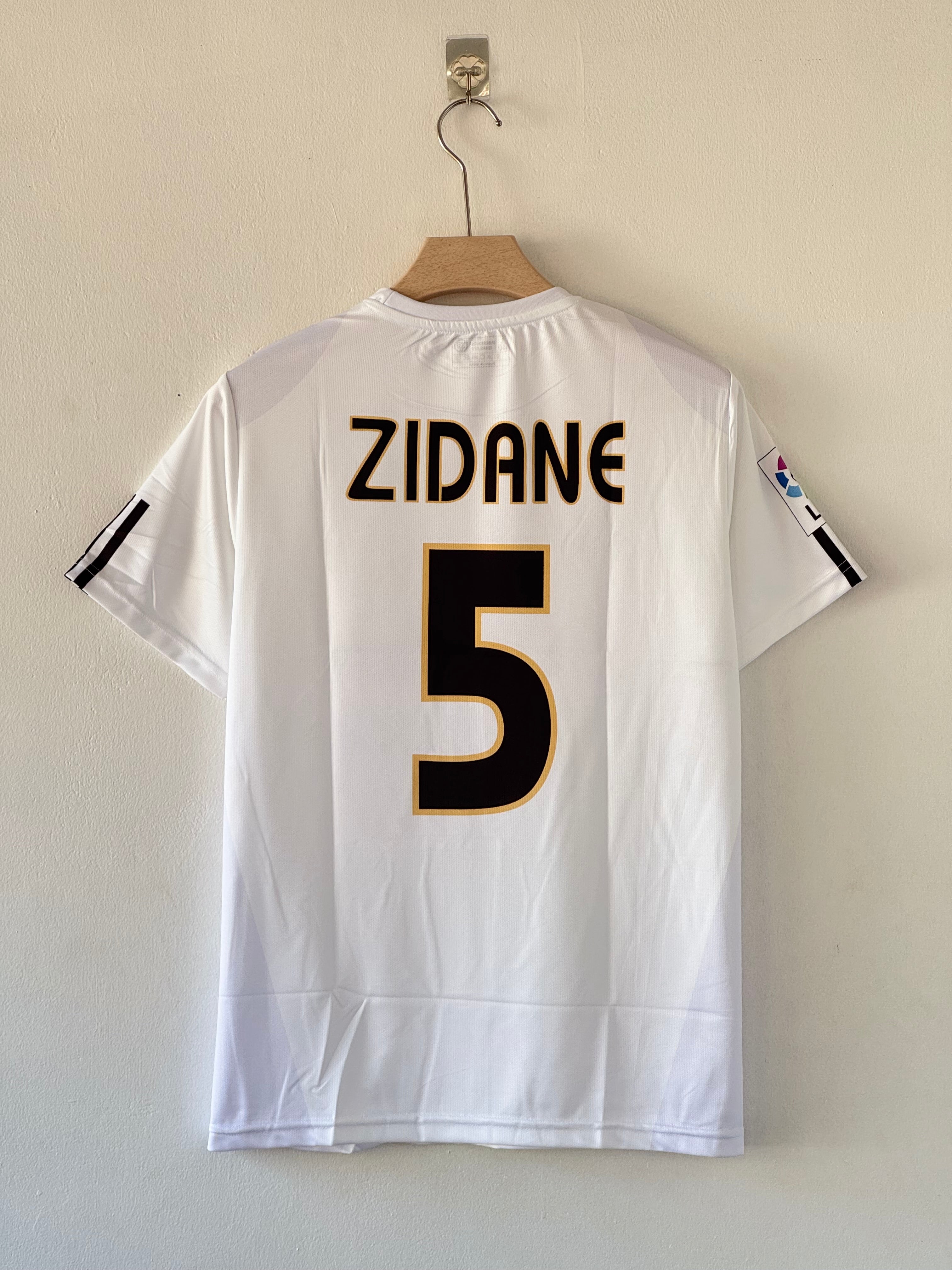 Galáctico Elegance – Real Madrid 2003/04 Zidane Home Jersey