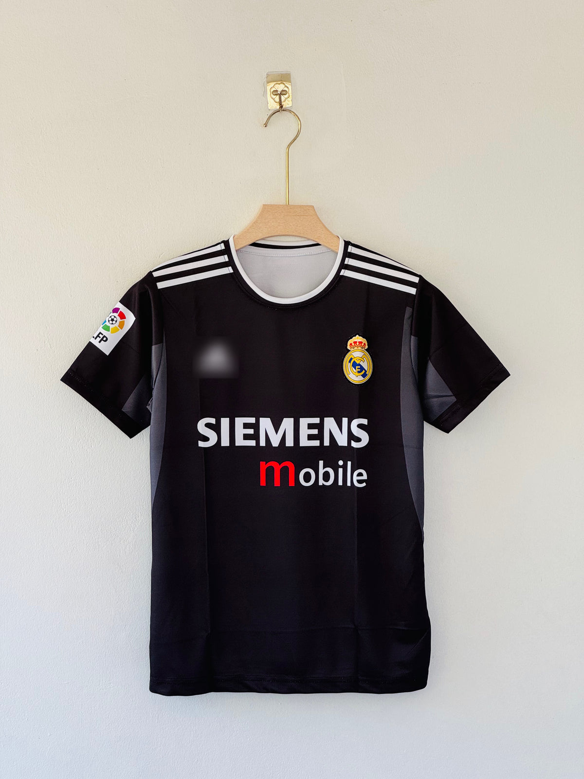 Real Madrid 2004–05 Away Football Shirt carlos edition