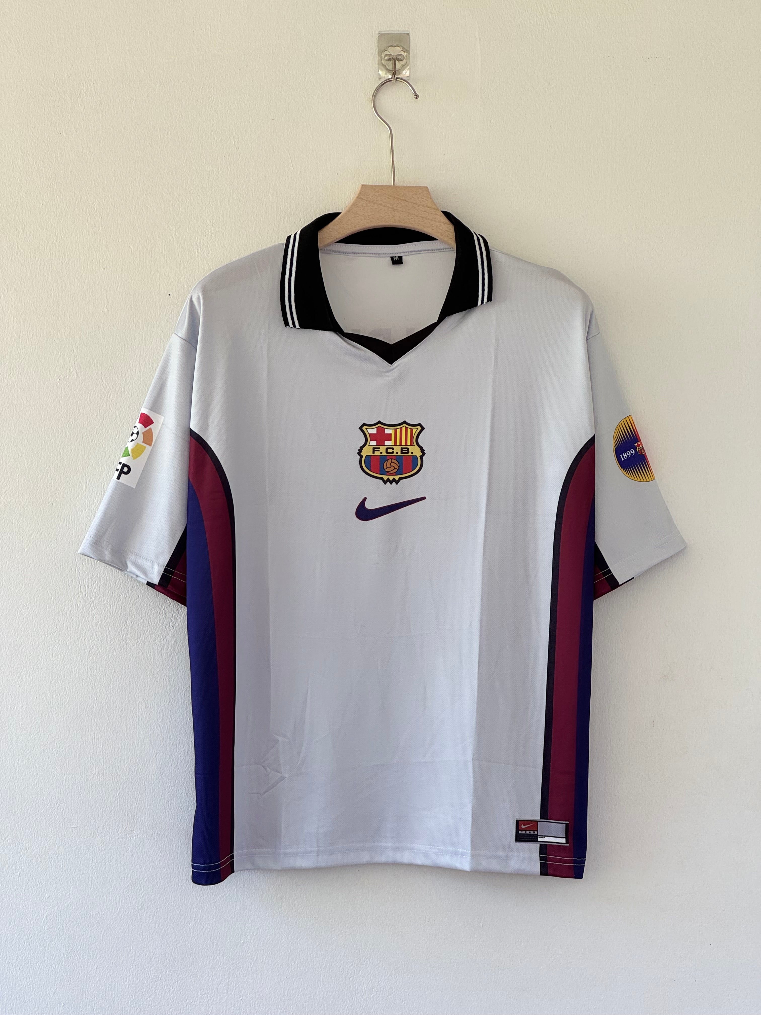 Retro Rarity Meets Brazilian Flair – Barcelona 1999–00 Away Kit (Ronaldinho Five-Sleeve Edition)