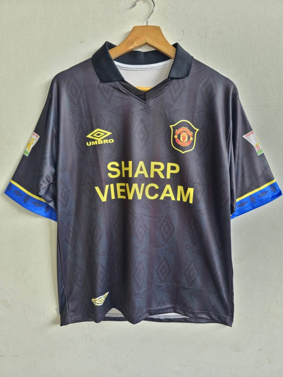 From Class of ’92 to Club Legend – Manchester United 1993/95 Beckham Retro Jersey