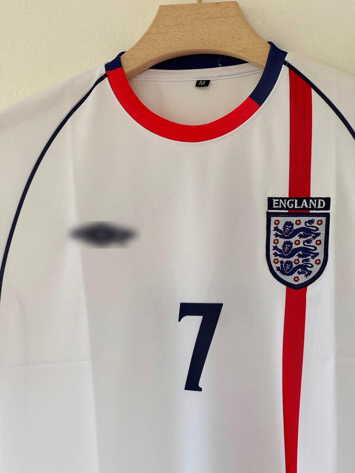 England 2001-02 David Beckam Retro Jersey Round neck