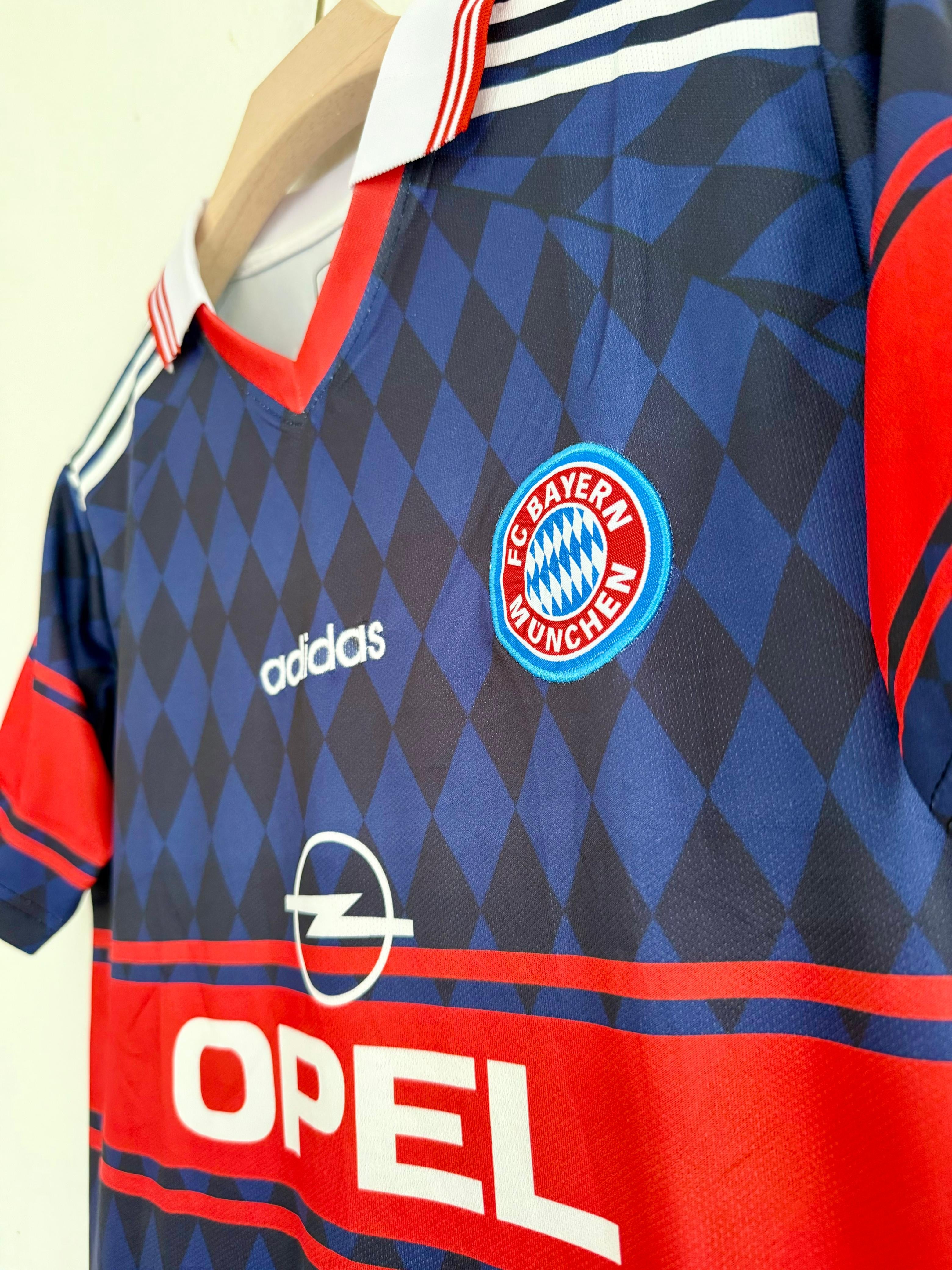 Tradition Meets Dominance – FC Bayern Munich 1997/99 Home Kit