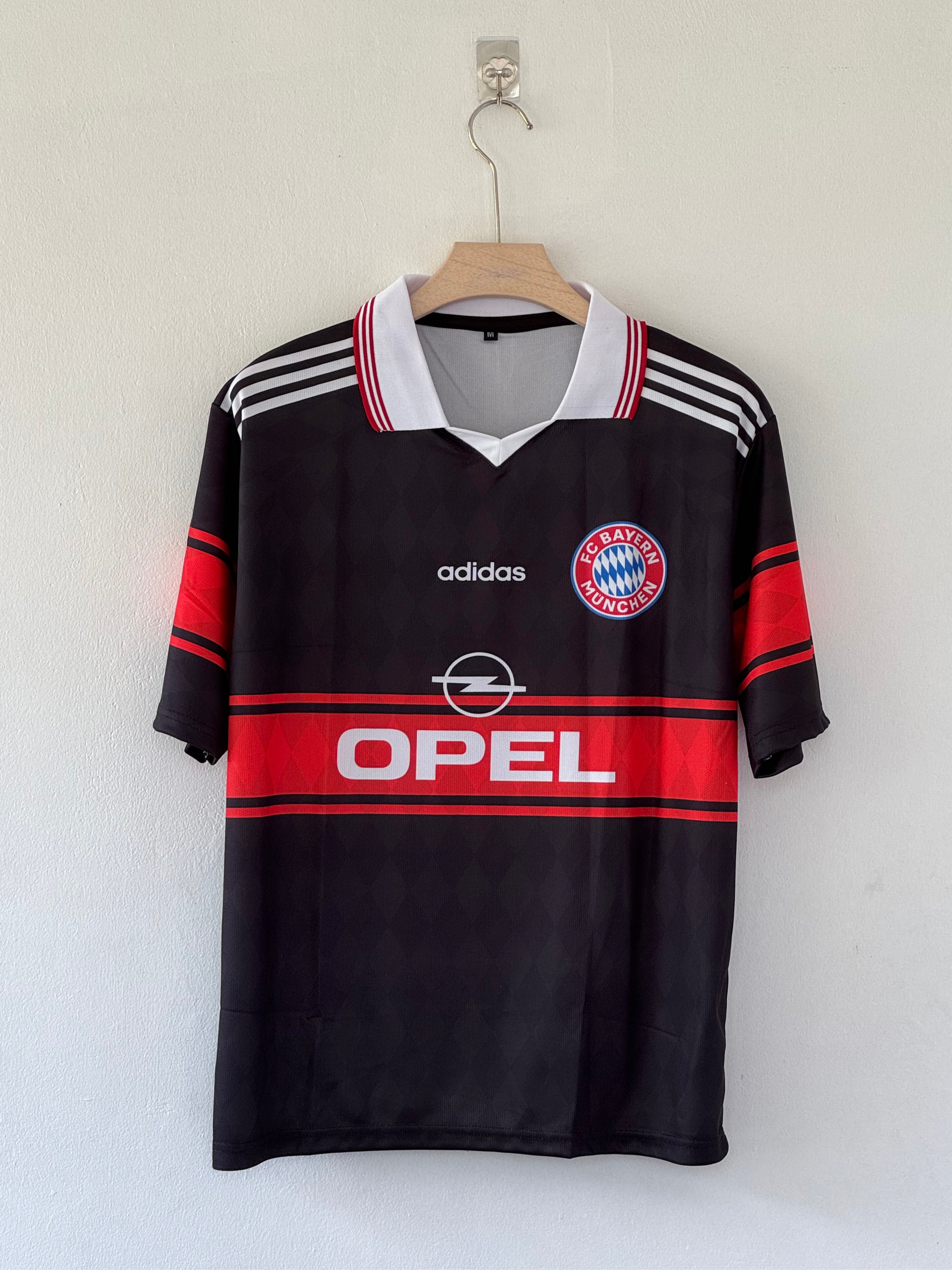 A 90s Classic Reimagined – Bayern Munich 1997/99 Away Kit (Five Sleeve Retro)