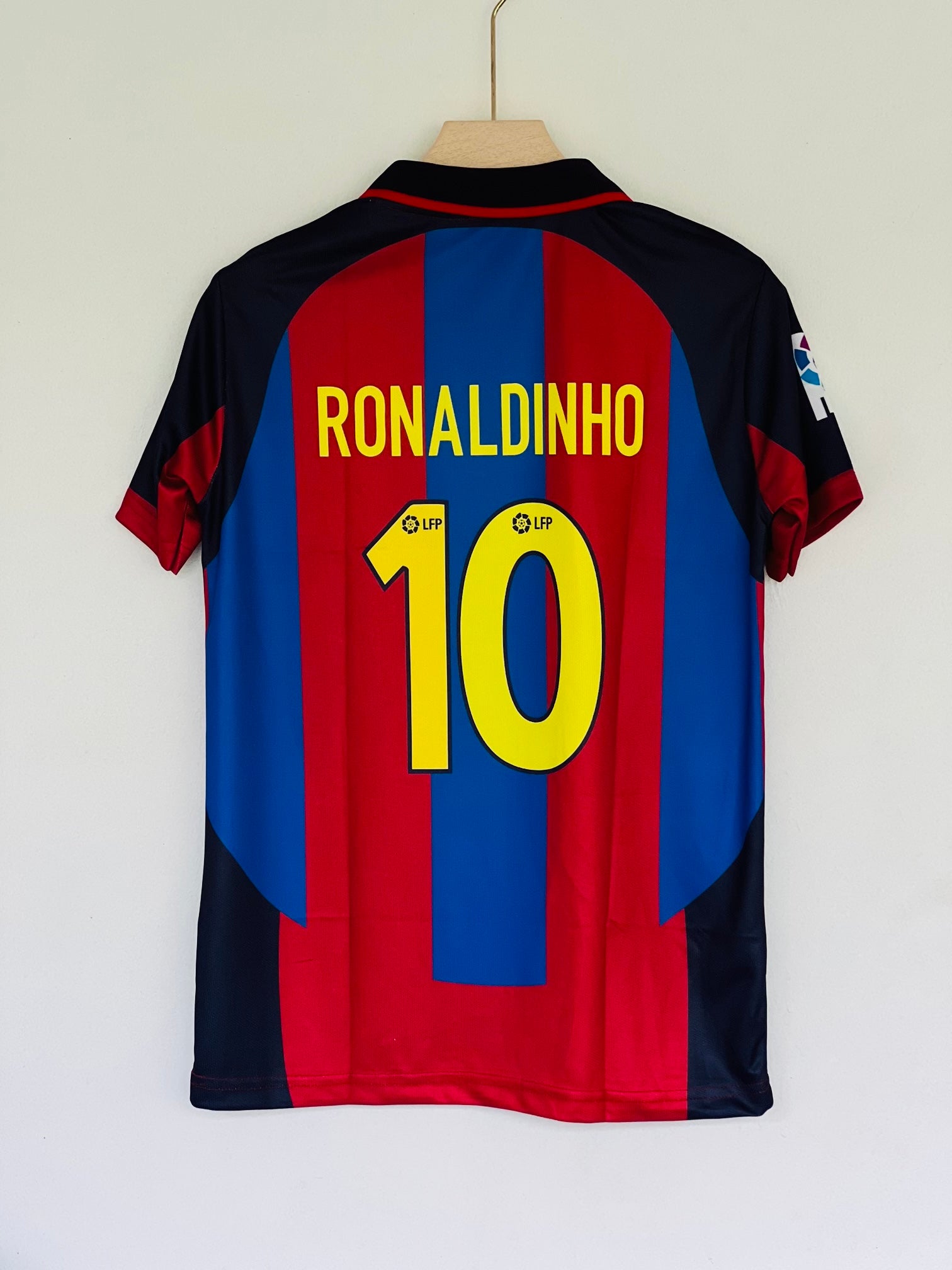 2003-04 Barcelona Home Jersey - Ronaldinho Magic Edition