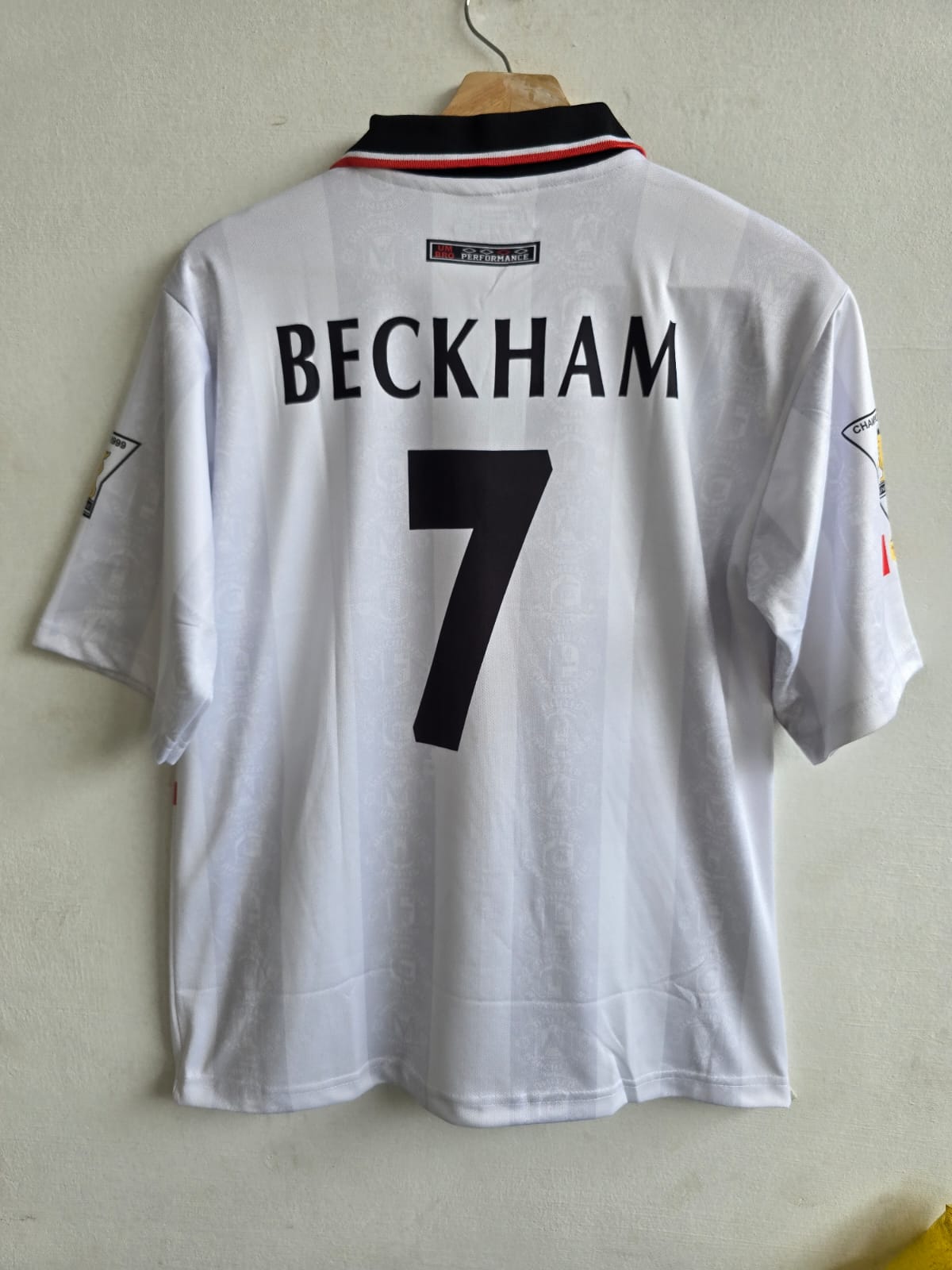 1997-98 Manchester United Five-Sleeve Jersey - David Beckham Edition